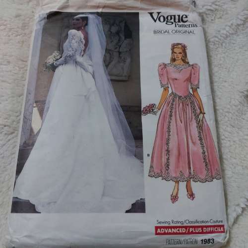PATTERN VOGUE 1983 (BRIDAL ORIGINAL) - BRIDAL GOWN, DRESS AND PETTICOAT (SIZE 10)