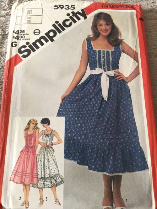 PATTERN SIMPLICITY 5935 - BEAUTIFUL DRESS (SIZE 10)