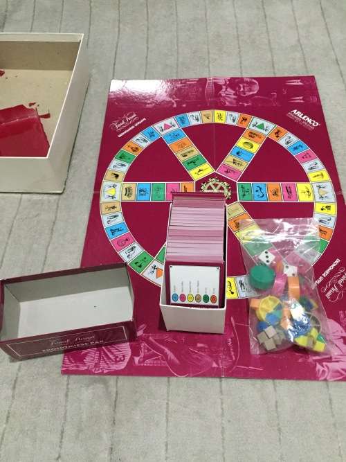 BOARD GAME - TRIVIAL PURSUIT: AFRIKAANSE EKONOMIESE UITGAWE (ARLENCO)