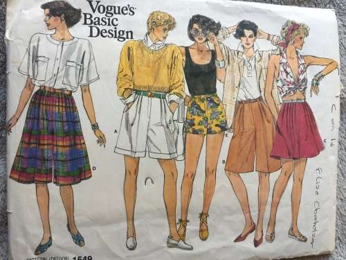 PATTERN VOGUE 1549 (COMPLETE) - SHORTS (SIZE 16)