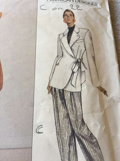 PATTERN VOGUE 2340 (DONNAKARAN)(COMPLETE, CUT ON 22) - STUNNINGJACKET/PANTS (SIZE 18-20-22)