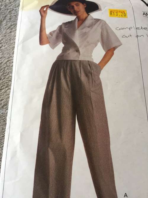 PATTERN VOGUE 2318 (PERRY ELLIS)(COMPLETE, CUT ON 16) - TOP, SKIRT and PANTS (SIZE 12-14-16)