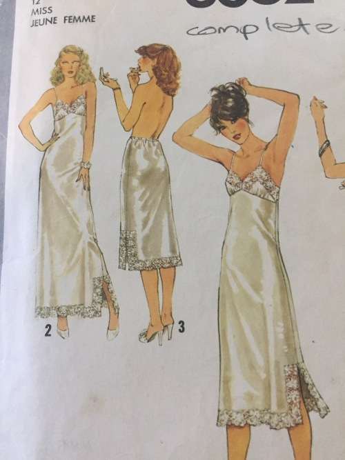 PATTERN SIMPLICITY 8862 (COMPLETE) - MISSES SLIPS AND HALF SLIPS (SIZE 12)