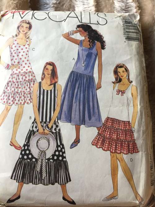 PATTERN MCCALL`S 6586 - DRESSES (SIZE 8-10-12)