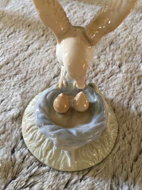 VINTAGE `HERITAGE PORCELAIN` BIRD PERFECT CONDITION
