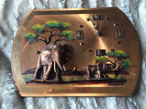 VINTAGE CLOCK CIRCA 70S/80S IN WORKING CONDITION