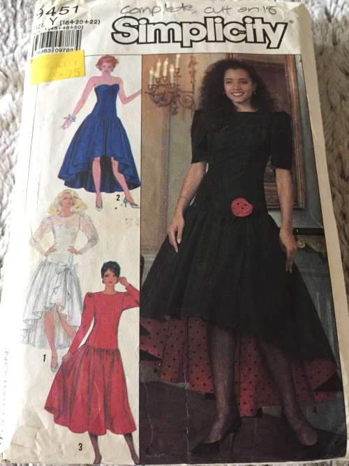 PATTERN SIMPLICITY 9451 (COMPLETE, CUT ON 18)