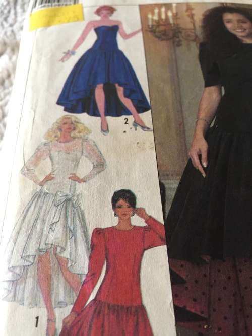 PATTERN SIMPLICITY 9451 (COMPLETE, CUT ON 18)