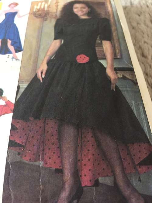 PATTERN SIMPLICITY 9451 (COMPLETE, CUT ON 18)