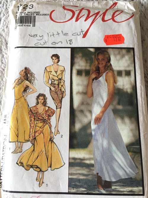 PATTERN STYLE 1723 (VERY LITTLE CUT) - DRESS AND JACKET (SIZE A)