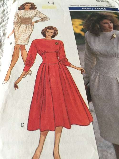 PATTERN BUTTERICK 6547 (UNUSED) - DRESSES (SIZE 8-10-12)