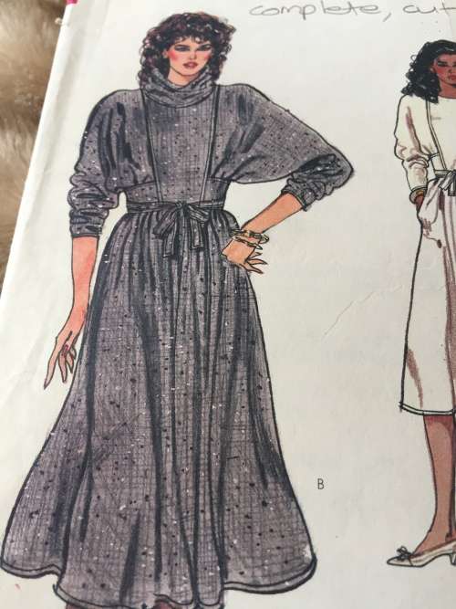 PATTERN VOGUE 8516 (COMPLETE,CUT ON 10) - DRESS (SIZE 6-8-10)