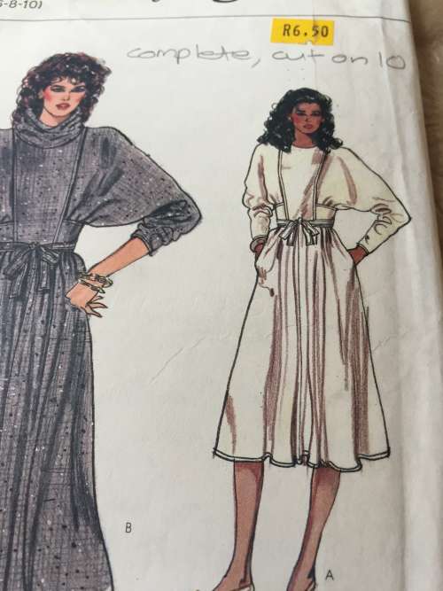 PATTERN VOGUE 8516 (COMPLETE,CUT ON 10) - DRESS (SIZE 6-8-10)