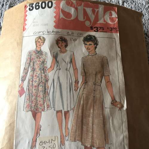 PATTERN STYLE 3600 (VINTAGE)(COMPLETE, CUT ON 20) - DRESSES (SIZE 20)