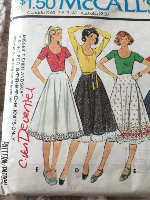 PATTERN MCCALL`S 5470 (VERY VINTAGE) - T-SHIRTS and SKIRTS (SIZE 16)