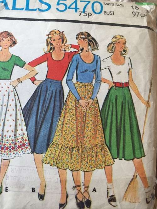 PATTERN MCCALL`S 5470 (VERY VINTAGE) - T-SHIRTS and SKIRTS (SIZE 16)