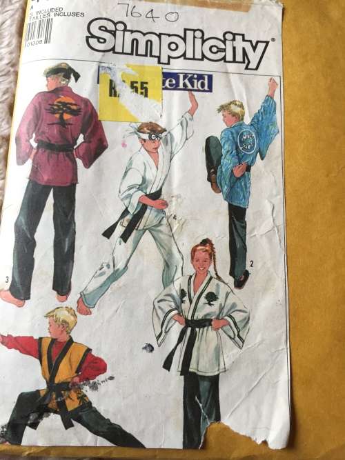 PATTERN SIMPLICITY 7640 - KARATE SUITS ALL SIZES