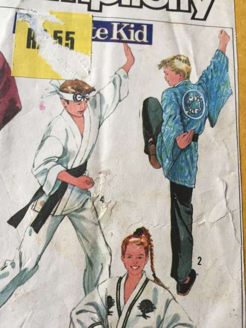 PATTERN SIMPLICITY 7640 - KARATE SUITS ALL SIZES
