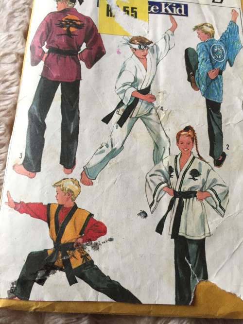 PATTERN SIMPLICITY 7640 - KARATE SUITS ALL SIZES