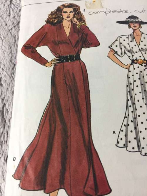 PATTERN VOGUE 9801 (COMPLETE, CUT ON 12) - DRESSES (SIZE 8-10-12)