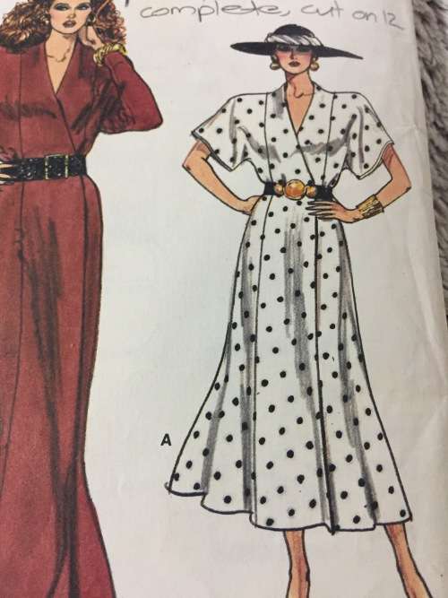 PATTERN VOGUE 9801 (COMPLETE, CUT ON 12) - DRESSES (SIZE 8-10-12)