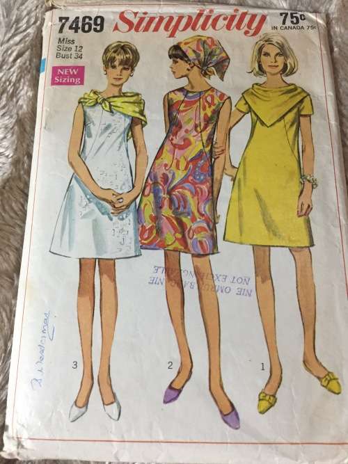 PATTERN SIMPLICTY 7469*1967 (VINTAGE) - DRESSES and SCARVES (SIZE 12)