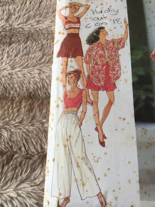 PATTERN STYLE 2091 (HARDLY CUT, CUT ON 18, DIRTY ENVELOPE) - SEPARATES (SIZE 8-18)