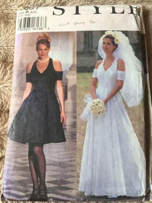 PATTERN STYLE 2531 (CUT ON 16) - BRIDAL GOWN/SPECIAL OCCASSION DRESS (SIZE 6-16)