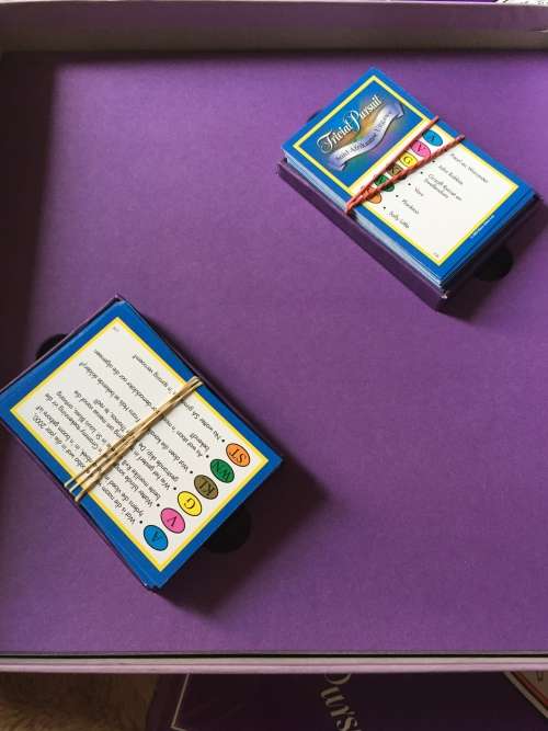 TRIVIAL PURSUIT - AFRIKAANS: PRIMA TOYS (COMPLETE WITH RULES, HARDLY USED)