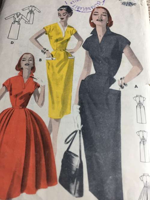 PATTERN BUTTERICK 7750 (VERY VINTAGE, TIDY PATTERNS) - DRESSES (SIZE 14)