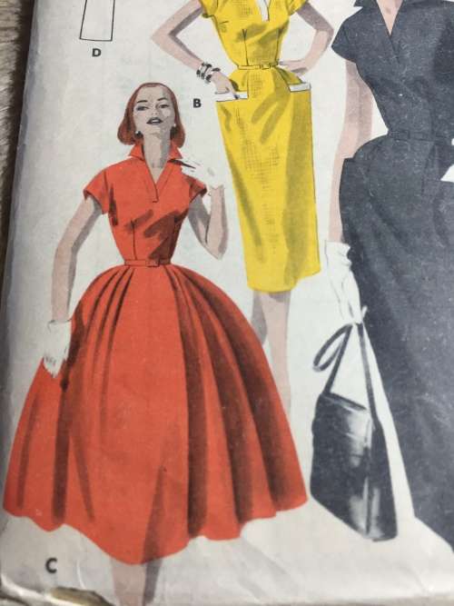 PATTERN BUTTERICK 7750 (VERY VINTAGE, TIDY PATTERNS) - DRESSES (SIZE 14)