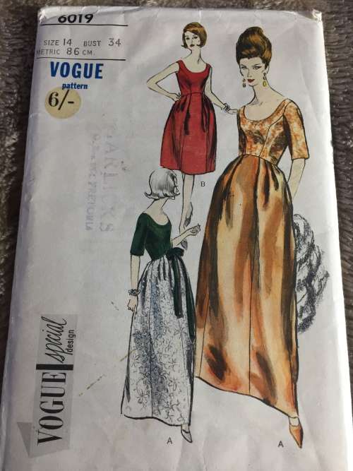 PATTERN VOGUE 6019 (VERY VINTAGE, UNUSED) - ONE PIECE EVENING DRESS (SIZE 14)