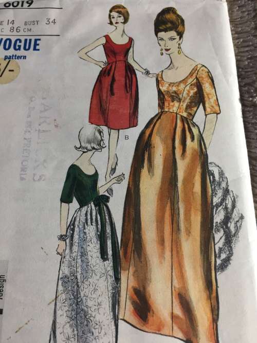 PATTERN VOGUE 6019 (VERY VINTAGE, UNUSED) - ONE PIECE EVENING DRESS (SIZE 14)
