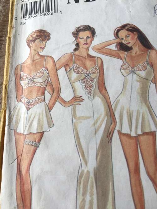 PATTERN NEW LOOK 6029 - LINGERIE (SIZE 6-16)