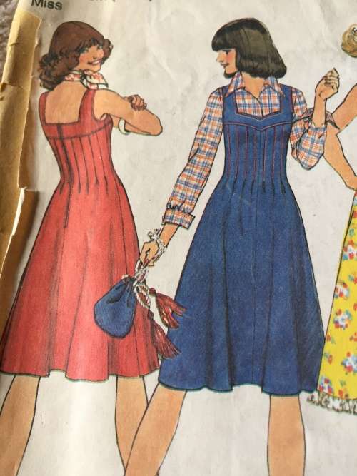 PATTERN SIMPLICITY 7437 (VINTAGE, TIDY PATTERNS) - DRESS,JUMPER,BAG  (SIZE 10)