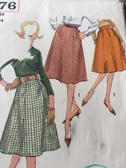 PATTERN SIMPLICITY 3676 (VINTAGE, TIDY PATTERNS) - SKIRT VARIATIONS (SIZE WAIST 34 / HIP 44)