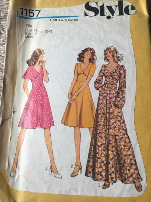 PATTERN STYLE 1157 (VERY VINTAGE, TIDY PATTERNS) - DRESS  (SIZE 12)