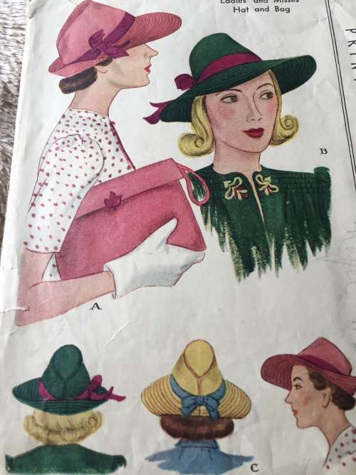 PATTERN MCCALL`S 680 (VERY VINTAGE, BOUGHT FROM OWNER) - HATS AND BAG (HEADSIZE 23)