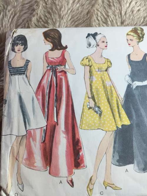 PATTERN VOGUE 6924 (VERY VINTAGE, NEAT & TIDY PATTERN) - EVENING DRESS IN 2 LENGTHS (SIZE 16)