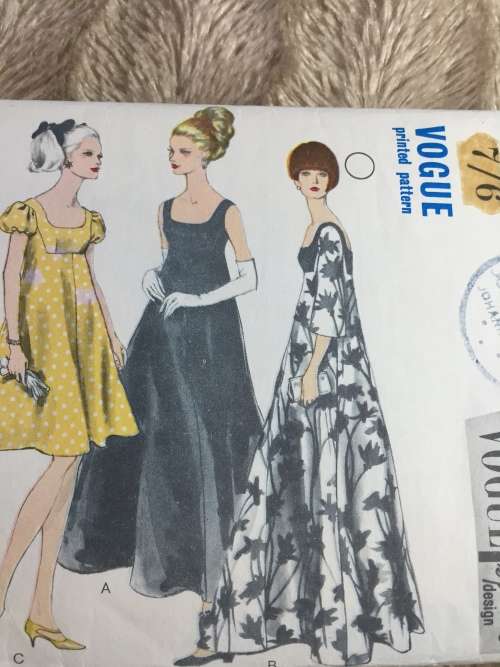 PATTERN VOGUE 6924 (VERY VINTAGE, NEAT & TIDY PATTERN) - EVENING DRESS IN 2 LENGTHS (SIZE 16)