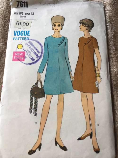 PATTERN VOGUE 7611 (VINTAGE, NEAT & TIDY) - DRESSES (SIZE 20.5)BIG SIZE