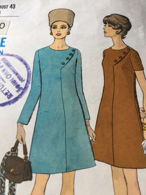 PATTERN VOGUE 7611 (VINTAGE, NEAT & TIDY) - DRESSES (SIZE 20.5)BIG SIZE