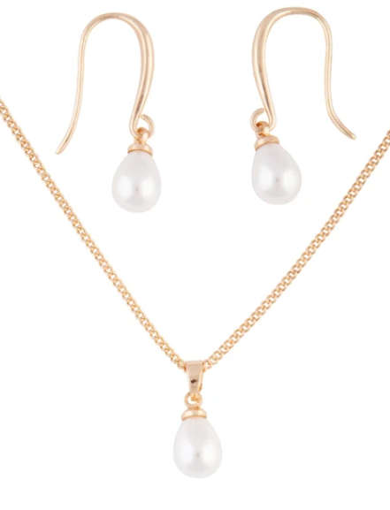 Stunning Gold plated (of high Quality) pearl necklace and earrings set