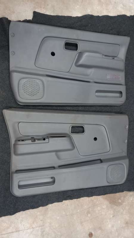 NISSAN NP300 INTERIOR DOOR PANELS