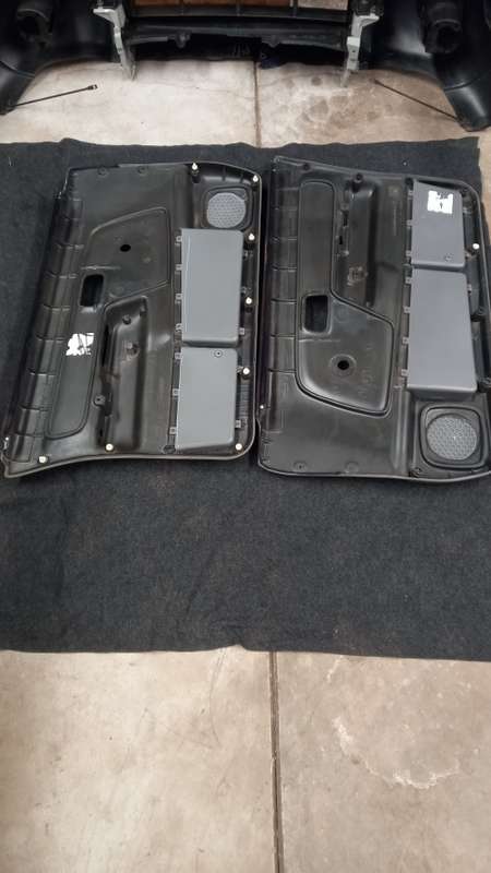 NISSAN NP300 INTERIOR DOOR PANELS