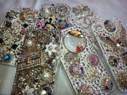 IPHONE 4 / 4S DIAMANTE COVER WITH FREE SCREEN PROTECTOR!