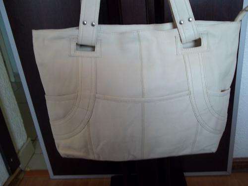 **ONLY ONE**stunning 100%  Genuine leather LARGE TRAVEL/HAND Bag in CREME/BEIGE. TRAVEL IN STYLE!