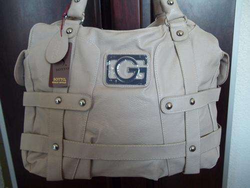 **Gorgeous ladies hand bag in Creme/Beige. Trendy and fashionable. A great Buy!