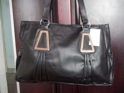 Beautiful ladies Soft leather look hand bag in BLACK !. Great everyday hand bag.