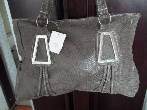 Beautiful ladies Soft leather look hand bag in CAMEL BROWN !. Great everyday hand bag.